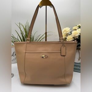 Coach Taylor Tote in Crossgrain Leather – Nude/Beige